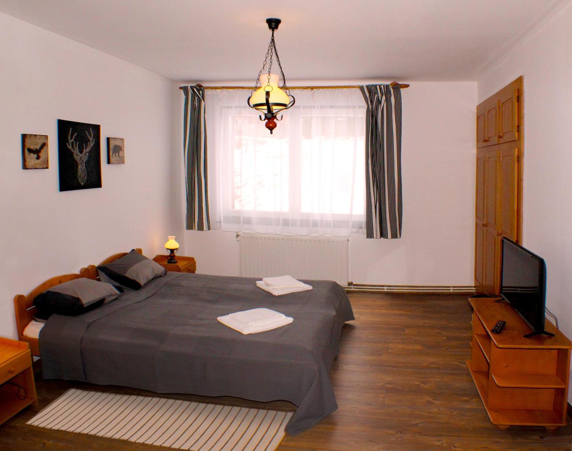 Sugo Panzio Madarasi Hargita Hotel Izvoare Екстериор снимка